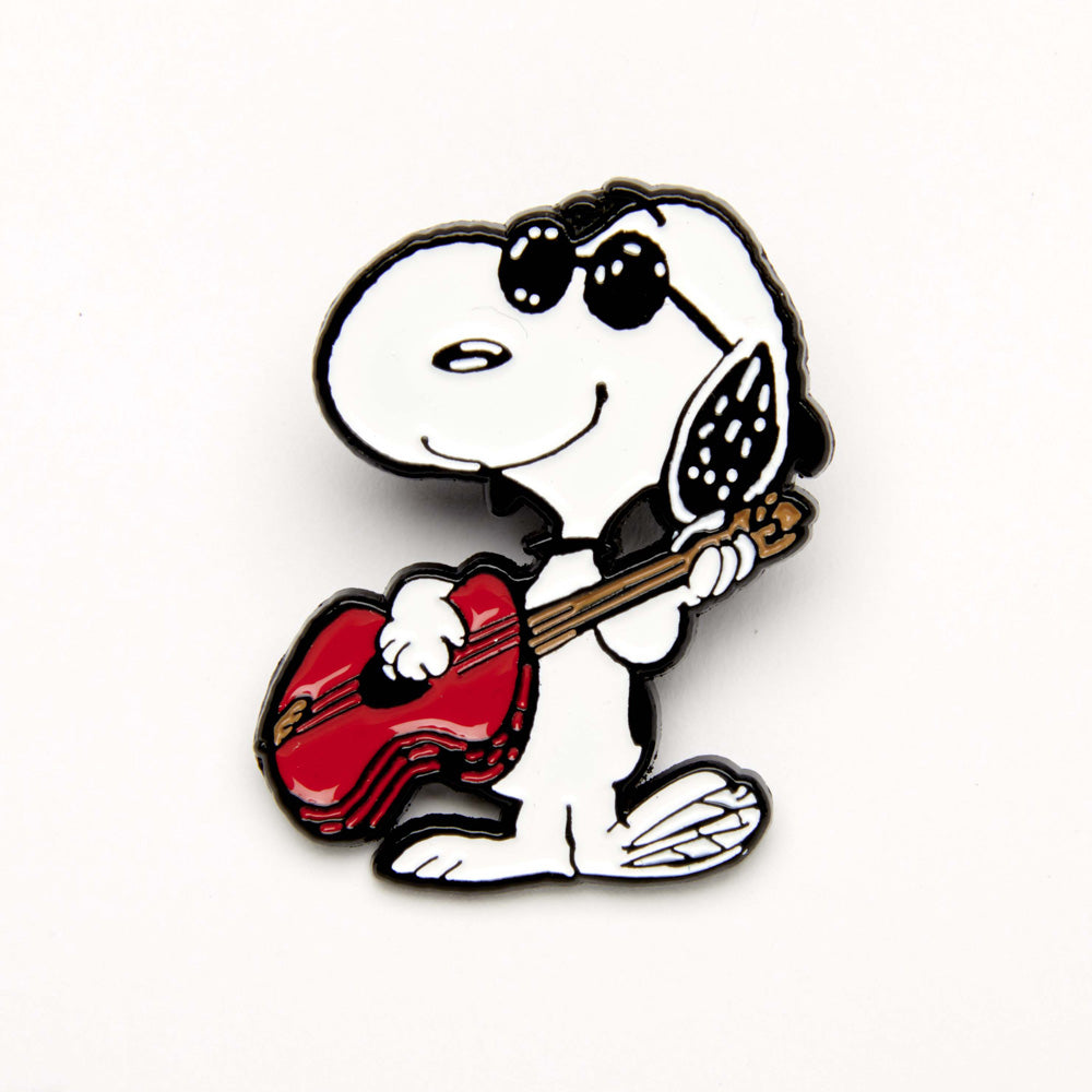 snoopy guitar pin badge
